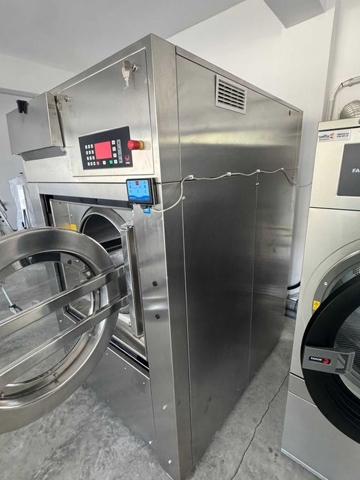 Vând MAȘINĂ DE SPĂLAT industrială 50kg