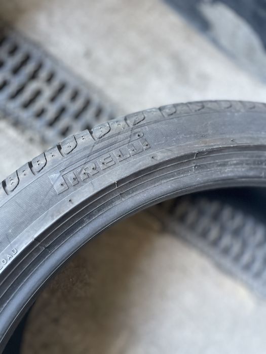 2x 235 40 19 Pirelli Cinturato P7