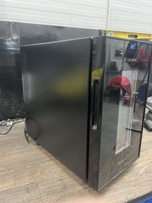 Мини хладилник за изстудяване на бутилки