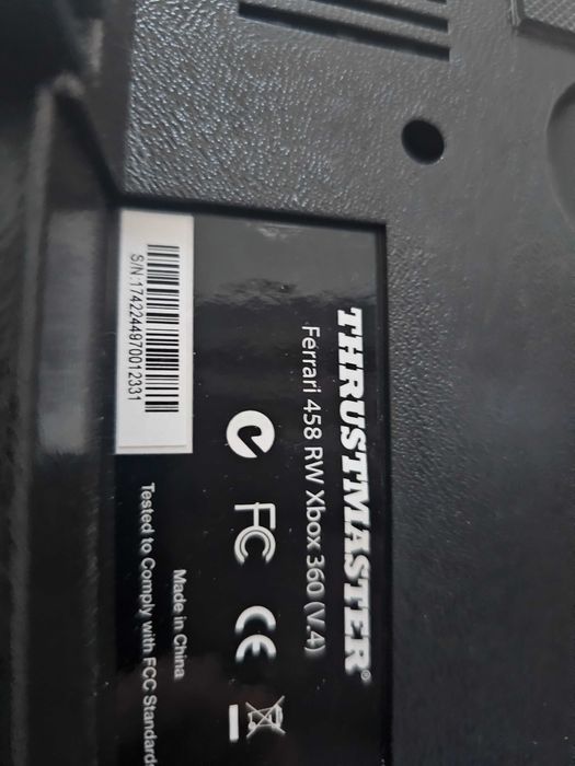 Volan Ferrari si pedale compatibil cu Xbox360