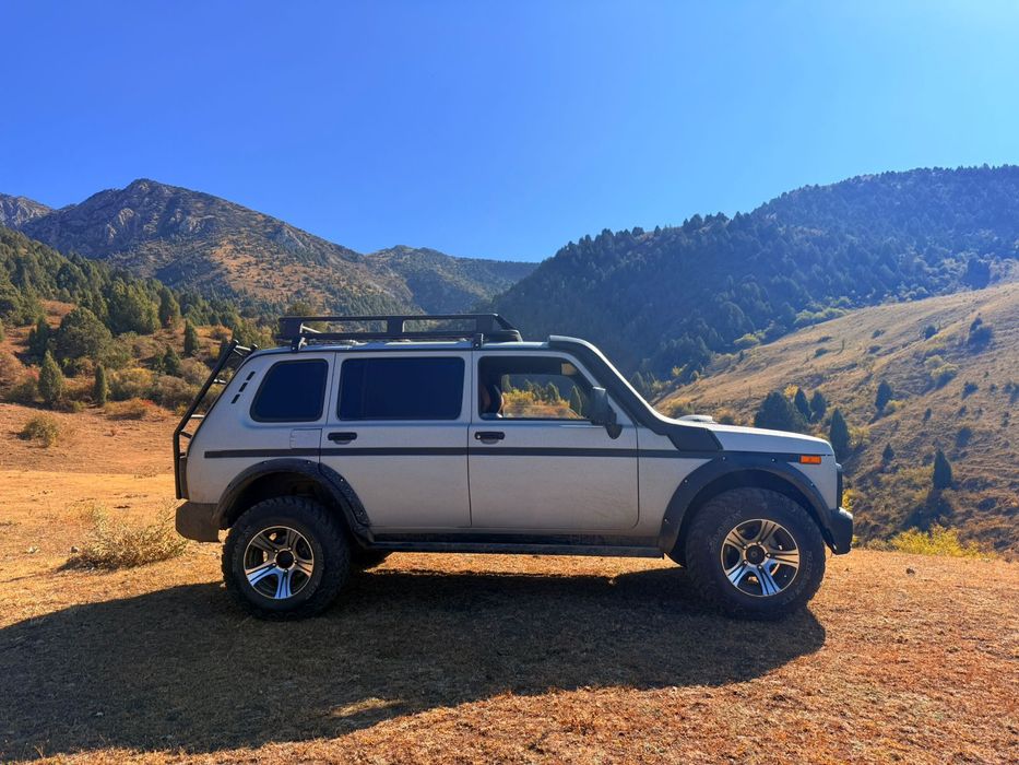 Нива  ВАЗ 2131 5 дверная