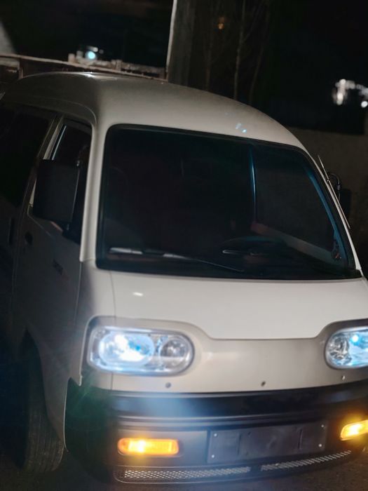 Damas rangi oq tayyor chexol polik qilingan 4 ta balon yangi 13 balon