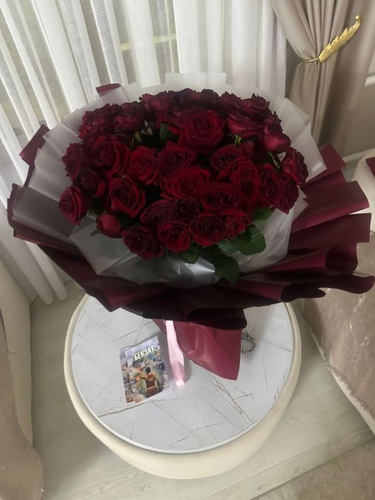 Продаю цветы- розы красные