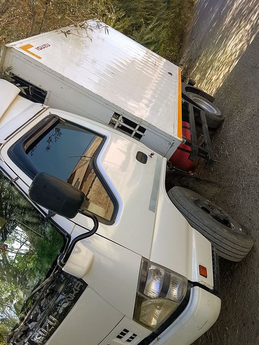 Isuzu  2.5 tonna