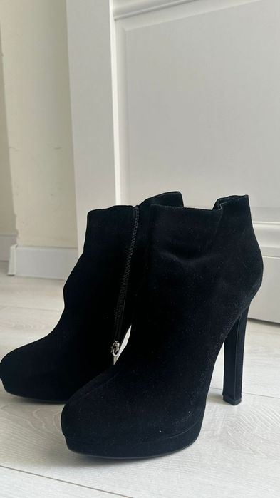 Продаются туфли и ботильоны