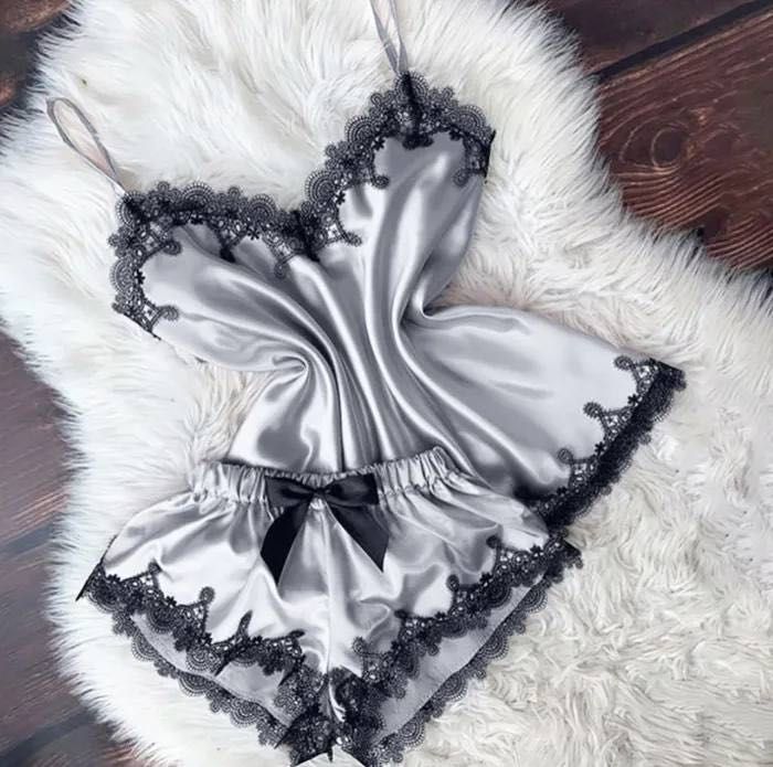 Дамска сатенена пижама