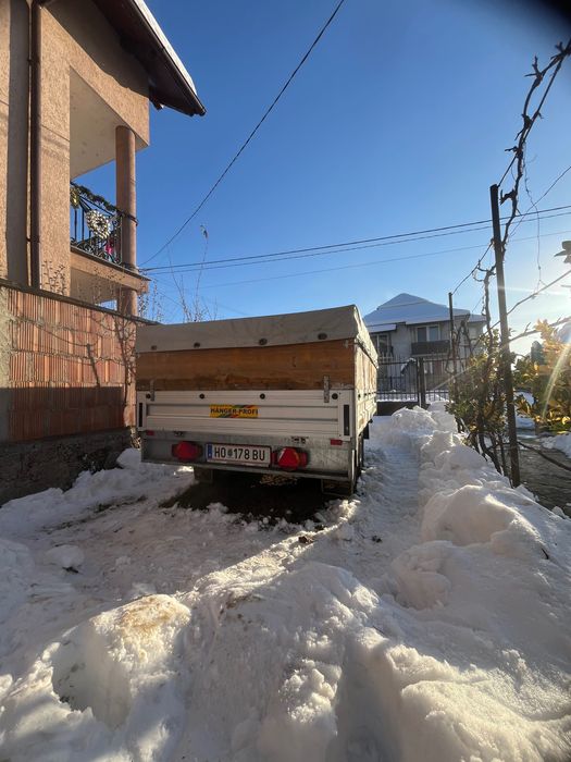 Remorcă cu sistem de frânare