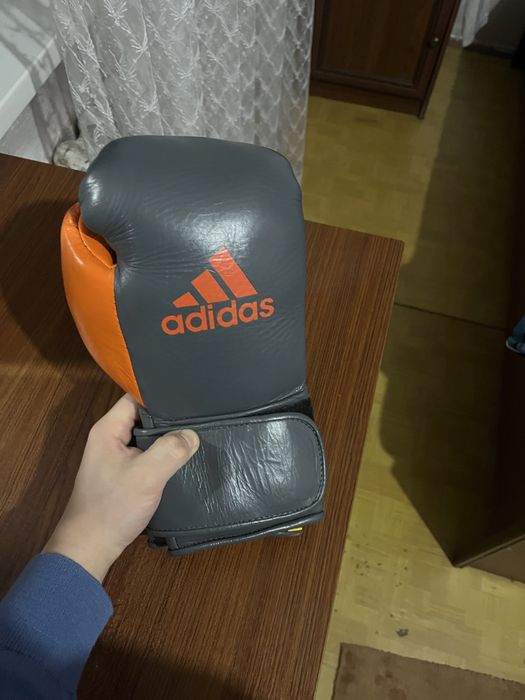 Боксерские перчатки