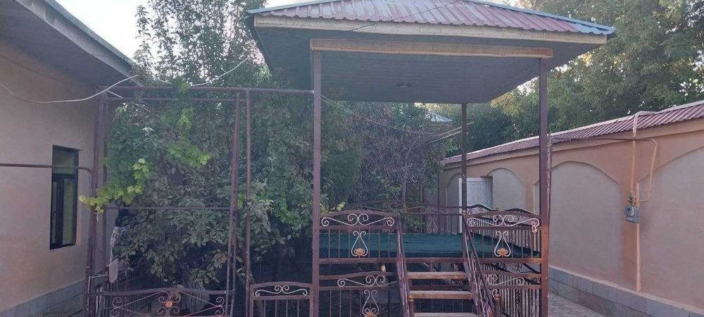 Ховли сотилади 5 сотих 5 хона Навои вил. Кизилтепа тум.Бустон центрида