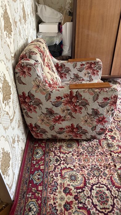 Два кресла даром