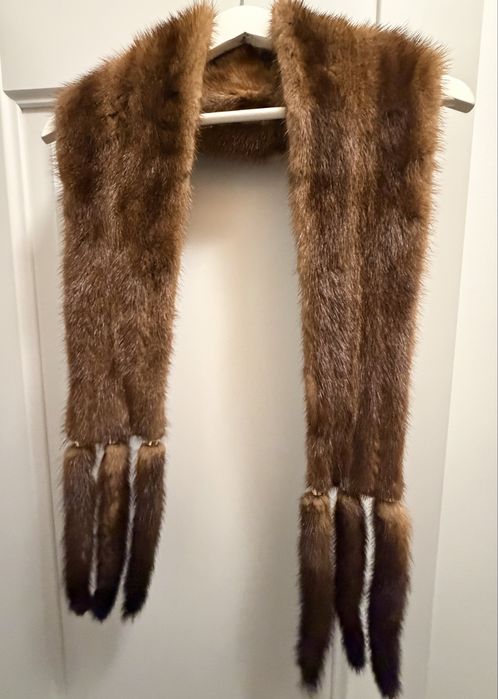 Blană naturală de nurcă – lungă, elegantă, cu guler amplu