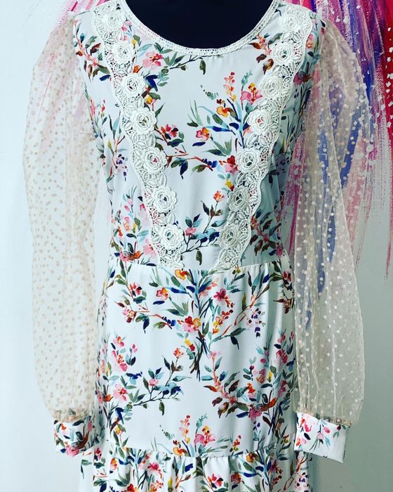 rochie model unicat, maneci bufante din tiulle