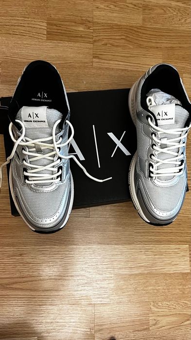 Новые кроссовки Armani Exchange 43 размер.