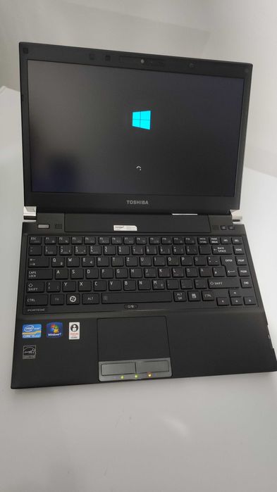 Laptop Fujitsu Portege R830