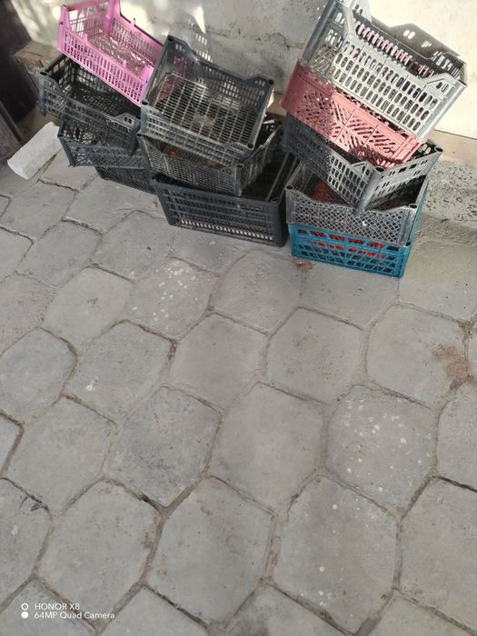 Бухоро шахрида ящиклар сотилади