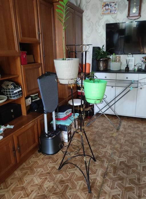 Кованая этажерка для цветов