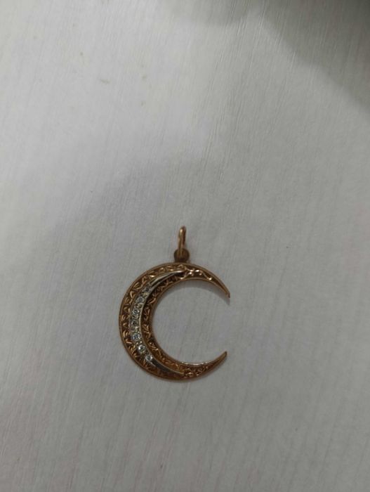 Золотой полумесяц кулон