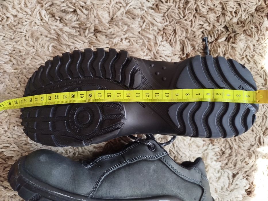 Vând pantofi- bocanci protectie