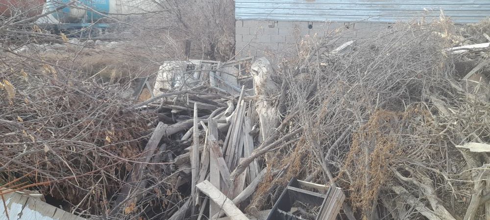 Oʻtin sotiladi derazalar xam bor