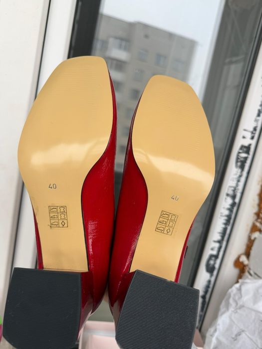 Красный туфли удобные