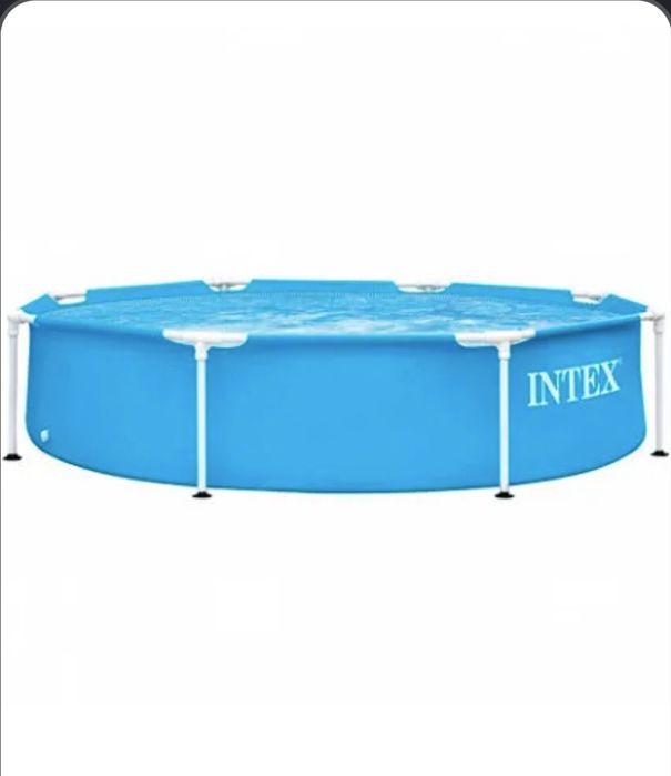 Vand piscina foarte mare si buna