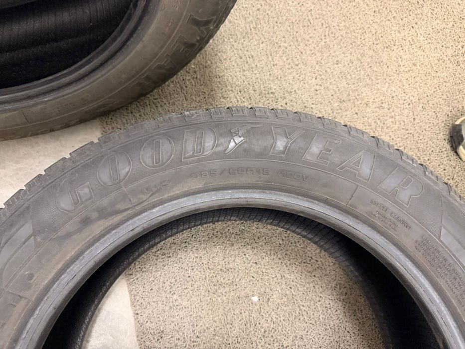 Продам б/у резину Goodyear UltraGrip suv