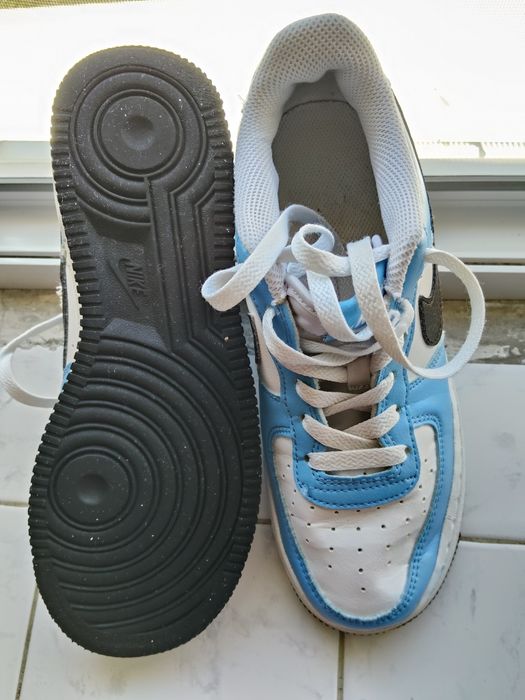 Vând în Pitești sau București adidași Nike Air, pentru copii, originali, mărime 36,5 cm!