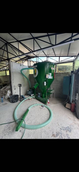 Фуражен смесител