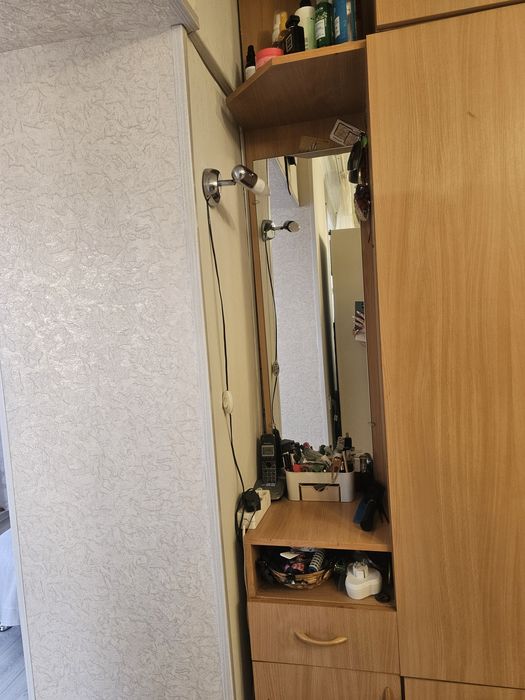 Срочно продам два шкафа