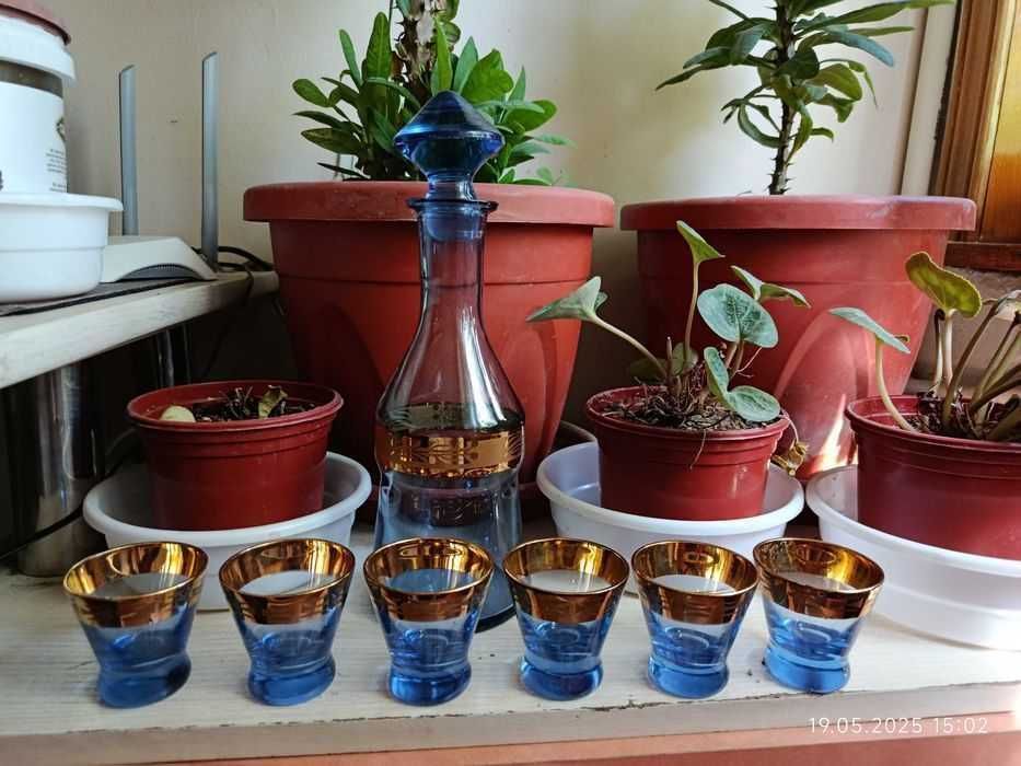 Продается графин и 6 рюмок, в отличном состоянии