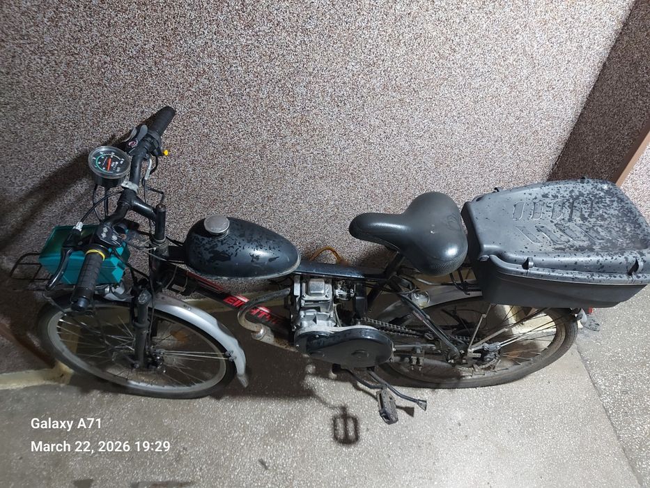 Bicicleta cu motor, aproape nou motorul