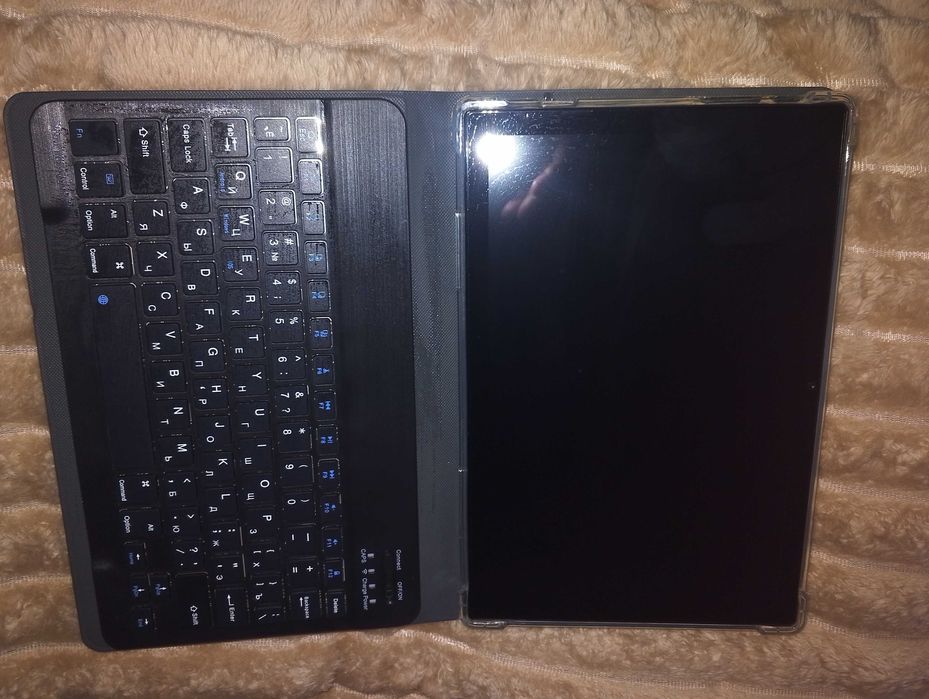 Планшет почти новый.