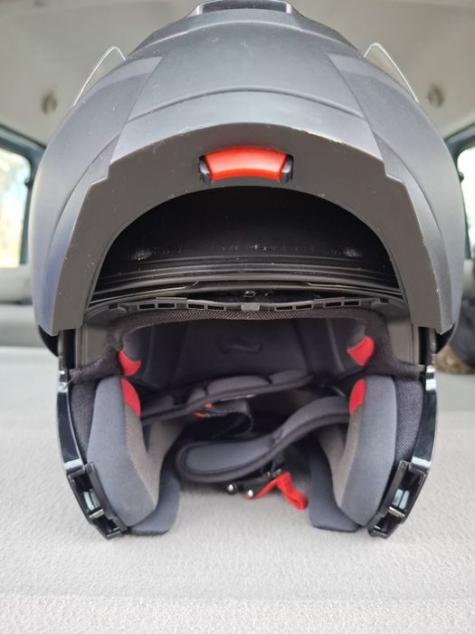 Модуларна каска - нова и куфар за мотор