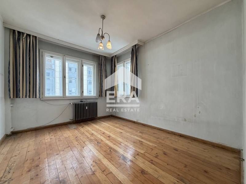 Апартамент за продажба до ул. Московска и катедрала „Свети Александър