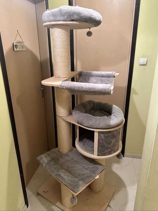 Дървена катерушка за котки