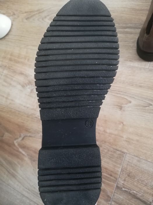 Vand ghete din piele naturala, marimea 36, pret 80 lei