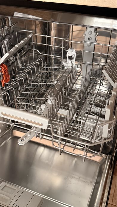 Продавам съдомиялна Hotpoint