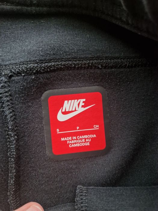 Pantaloni Nike Tech negri