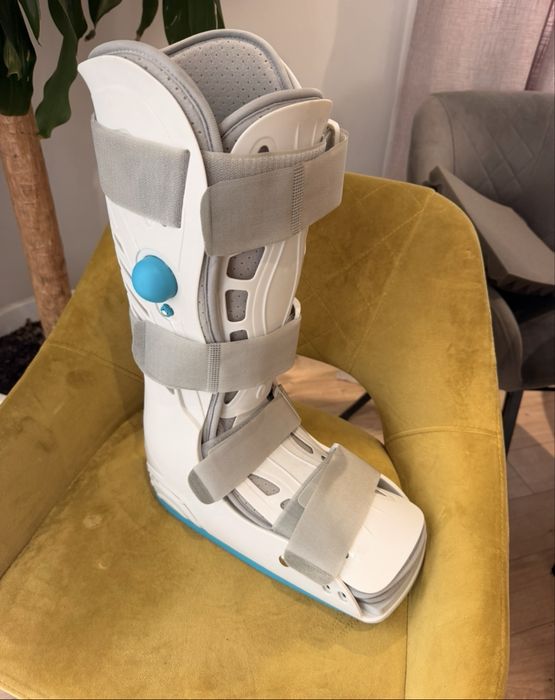 ără să inventăm un brand dacă nu apare pe produs.  Titlu Vinted: Orteză tip Walker / cizmă ortopedică pneumatică – mărimea L