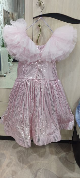 Продам детское красивое платье