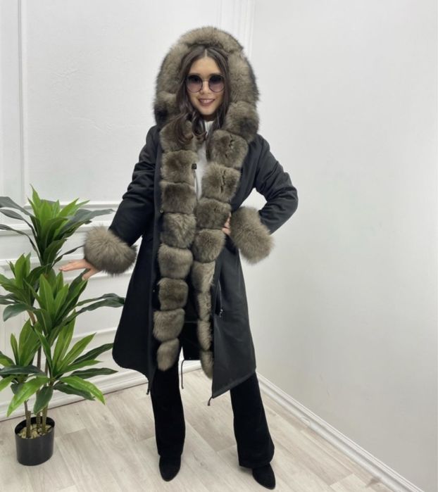 Продам парку , песец