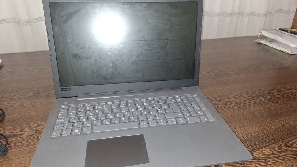 Lenovo V130-15 noutbuk sotiladi