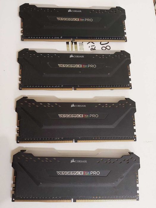 16GB DDR4 3200Mhz CL16 - Corsair Vengance RGB PRO
