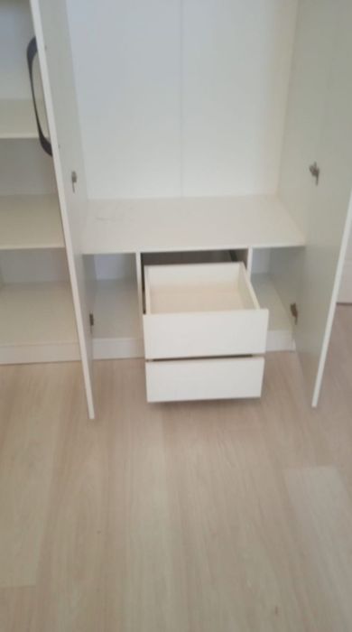 Шкаф с зеркалом продам