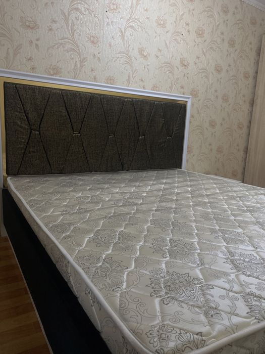 Двуспальная кровать