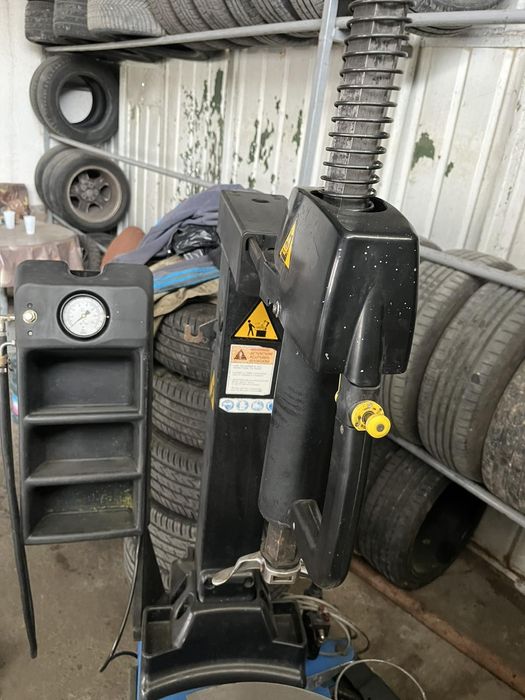 Монтажна машина за гуми