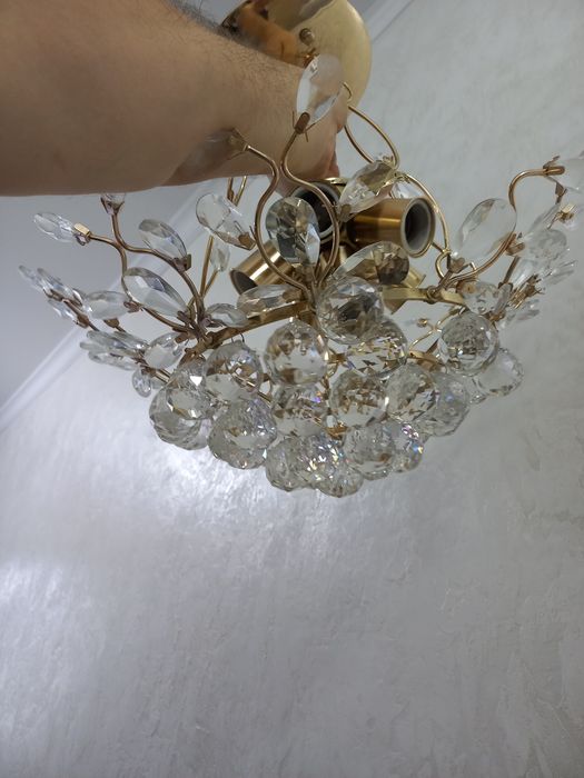 Люстра в хорошем состоянии