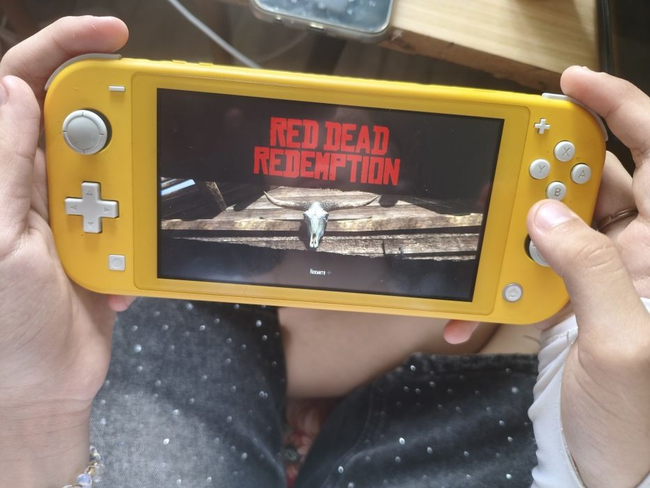 Продам Nintendo Switch Lite