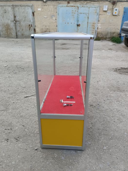 Витрина стеклянная продам б.у