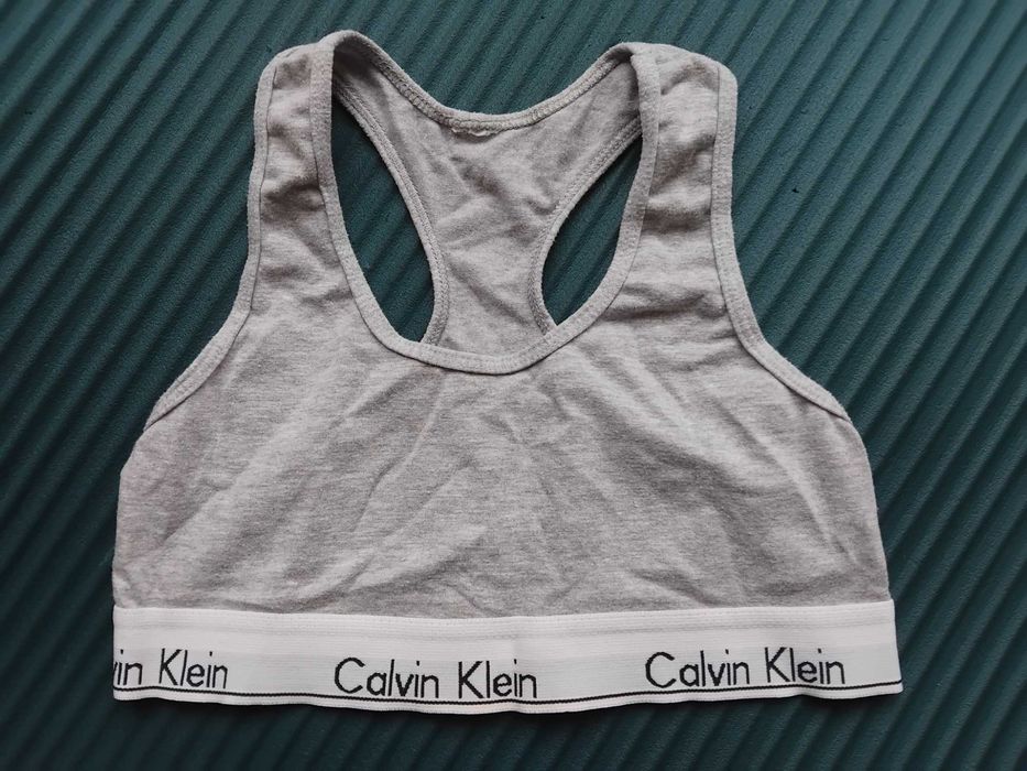 Calvin Klein дамско бюстие / спортен сутиен XS размер